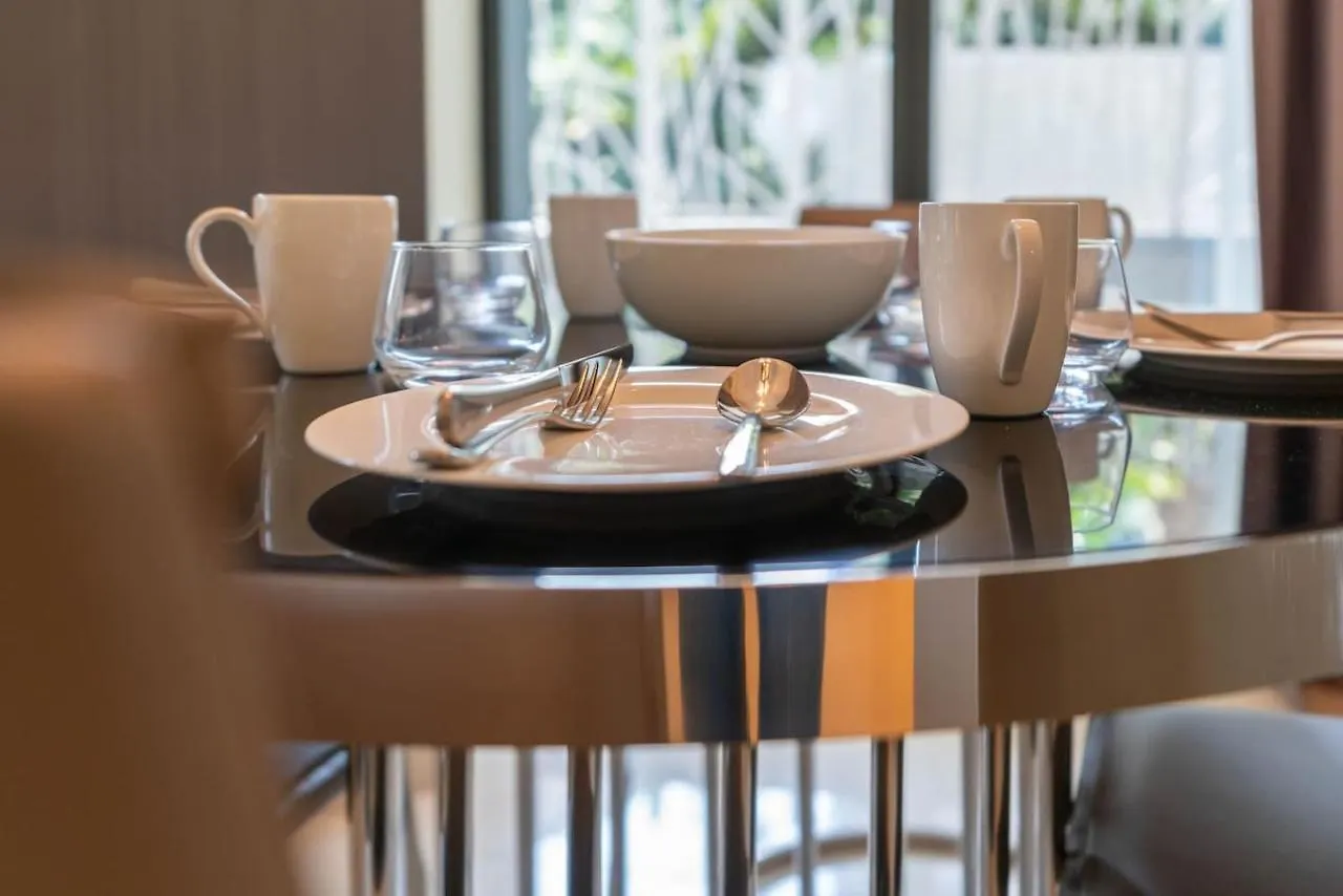 White Sage - Glamorous & Spacious 2Br At Damac Paramount Towers Dubai